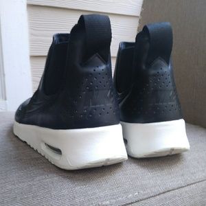 Nike Air Max Thea Mid Boots